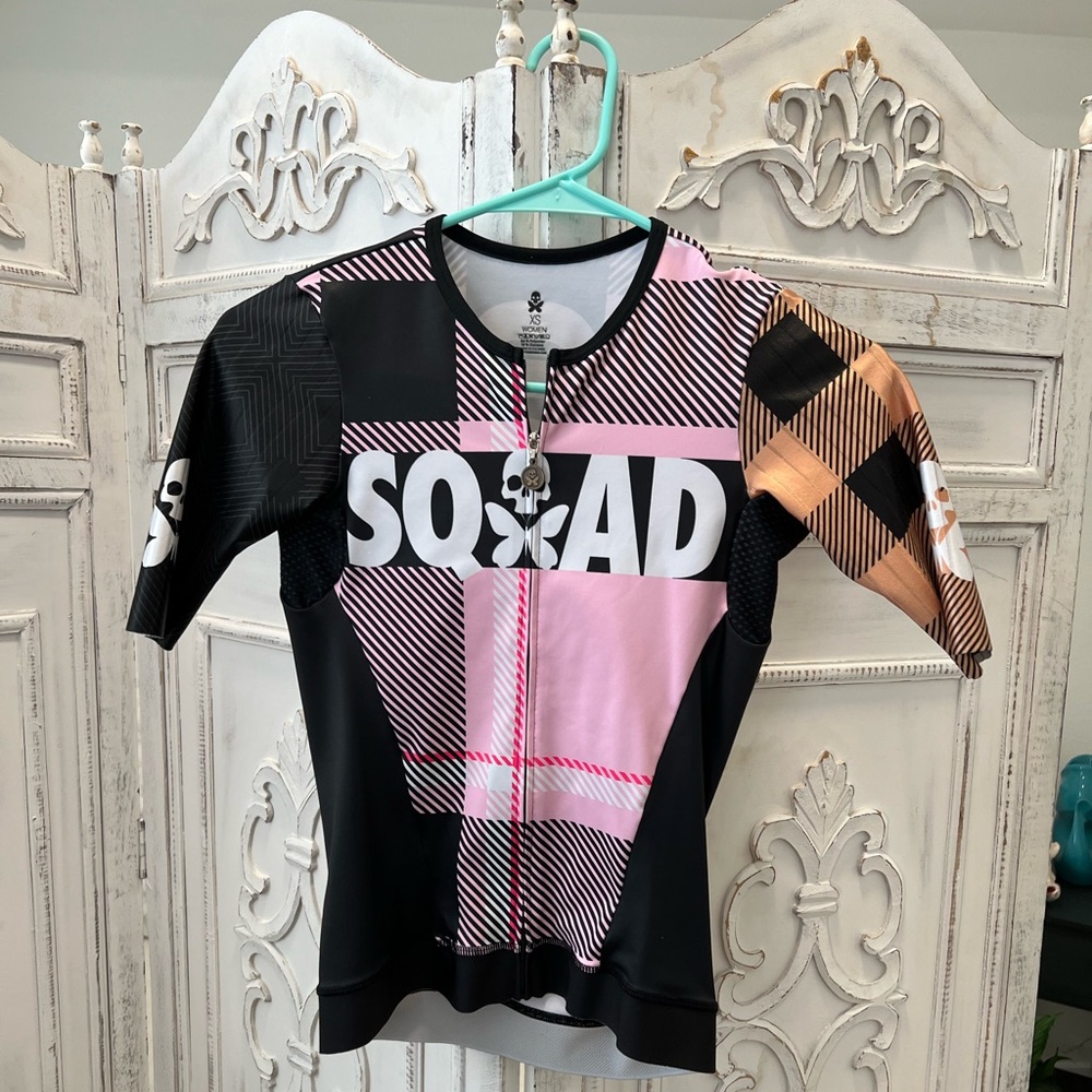 Betty Squad ‘21 SS Aero Tri Top